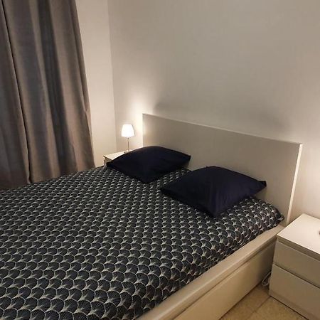Appartement entier indépendant au dessus de villa wi fi parking gratuit proche plage et centre ville Sanary-sur-Mer Esterno foto
