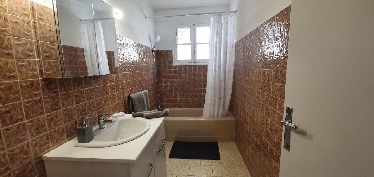 Appartement entier indépendant au dessus de villa wi fi parking gratuit proche plage et centre ville Sanary-sur-Mer Esterno foto