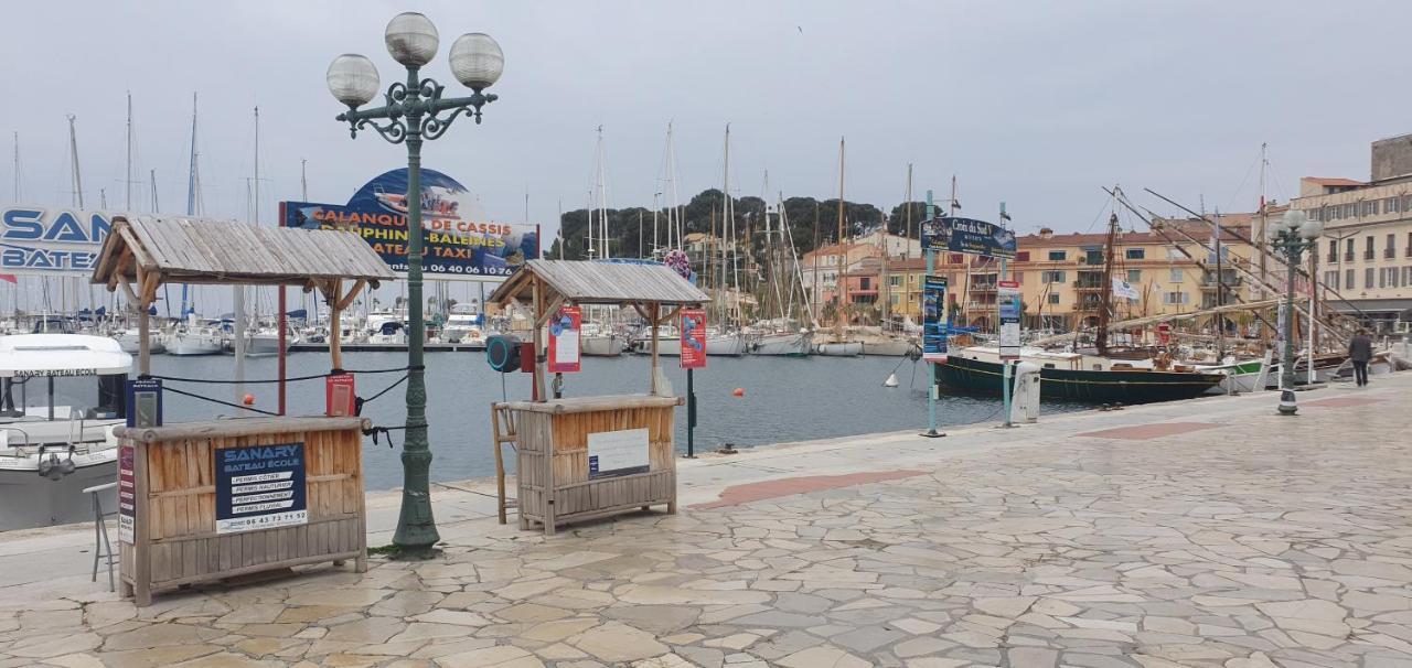 Appartement entier indépendant au dessus de villa wi fi parking gratuit proche plage et centre ville Sanary-sur-Mer Esterno foto