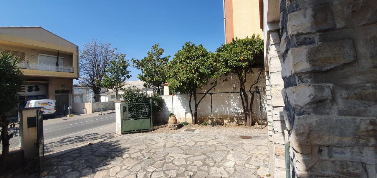 Appartement entier indépendant au dessus de villa wi fi parking gratuit proche plage et centre ville Sanary-sur-Mer Esterno foto