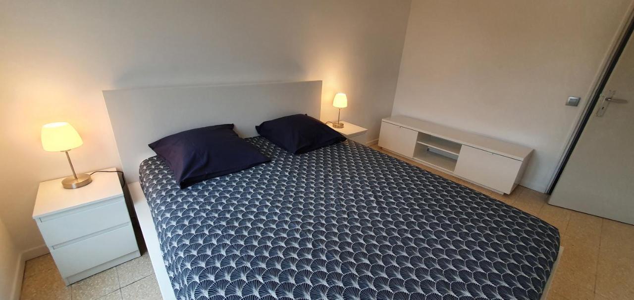 Appartement entier indépendant au dessus de villa wi fi parking gratuit proche plage et centre ville Sanary-sur-Mer Esterno foto
